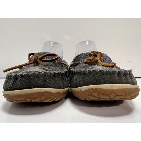 Minnetonka Tilia moccasin slipper in grey suede. Size 9(W). - Picture 2 of 8